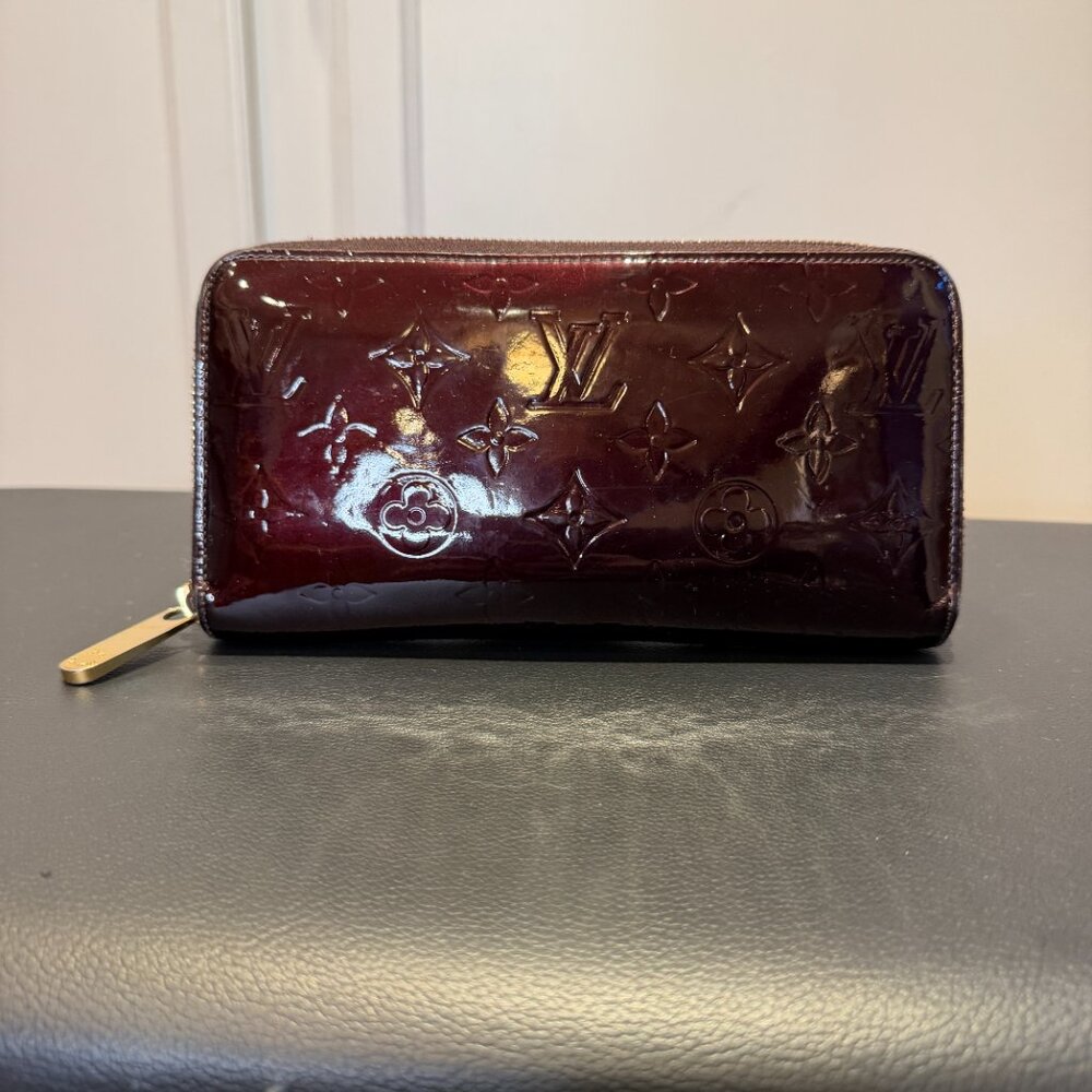 Louis Vuitton Amarante Monogram Vernis Zippy Wallet